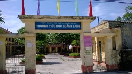 Hiệu trưởng tự ý “khen” vợ - 1