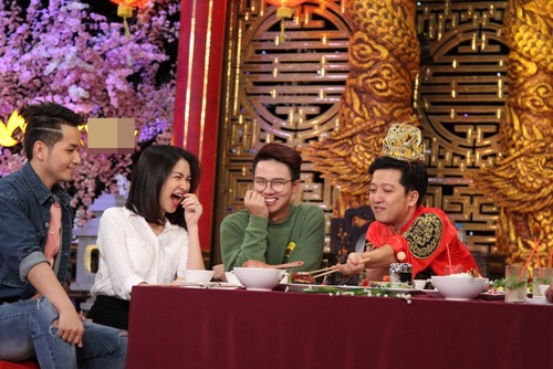 Hòa Minzy “điên tiết” vì bị Trường Giang bắt nhịn đói quá lâu - 11
