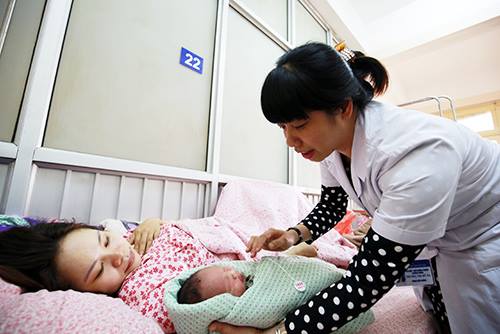 Liên tiếp phát hiện trao nhầm con, bà bầu hoang mang khi đi đẻ - 2