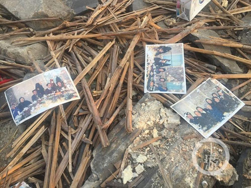 TQ: Cảm động cảnh chồng che chở vợ trong trận mưa đá - 4