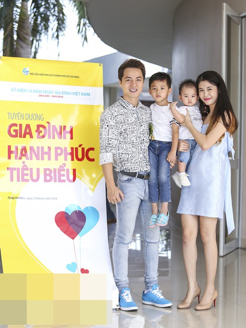 Vợ chồng Đăng Khôi nhận danh hiệu Gia đình hạnh phúc - 2