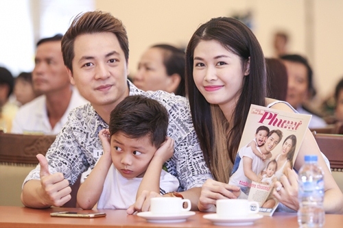 Vợ chồng Đăng Khôi nhận danh hiệu Gia đình hạnh phúc - 4