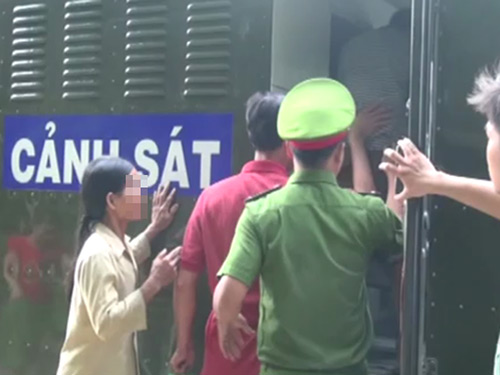 Người phụ nữ thoát chết dưới tay hàng xóm táo tợn - 2