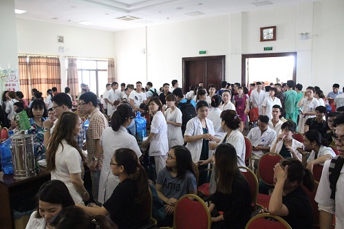 Hàng trăm bác sĩ chia sẻ giọt máu với sản phụ và trẻ sơ sinh - 3