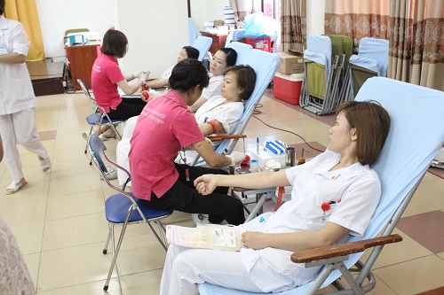 Hàng trăm bác sĩ chia sẻ giọt máu với sản phụ và trẻ sơ sinh - 7