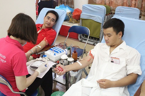 Hàng trăm bác sĩ chia sẻ giọt máu với sản phụ và trẻ sơ sinh - 9