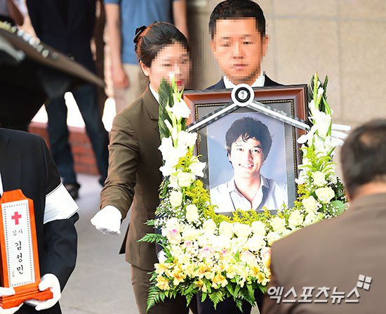 Toàn cảnh đám tang của nam tài tử Kim Sung Min - 1