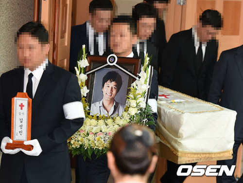 Toàn cảnh đám tang của nam tài tử Kim Sung Min - 3