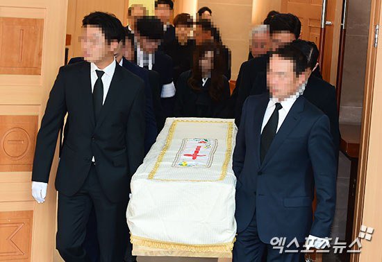 Toàn cảnh đám tang của nam tài tử Kim Sung Min - 5