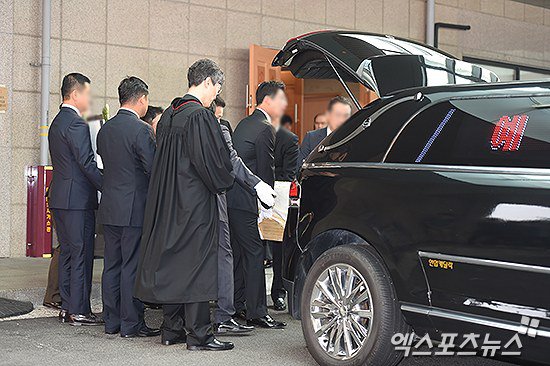 Toàn cảnh đám tang của nam tài tử Kim Sung Min - 8