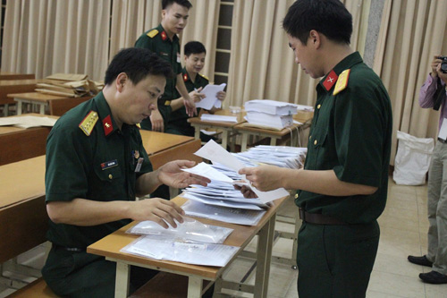 Phổ biến quy chế thi THPT lại 2-3 lần vì thí sinh đến muộn - 7