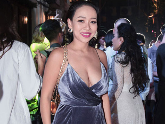 Sao Việt xấu tuần qua: Mặc sexy quá mức, Thảo Trang để lộ thân hình xập xệ sau sinh