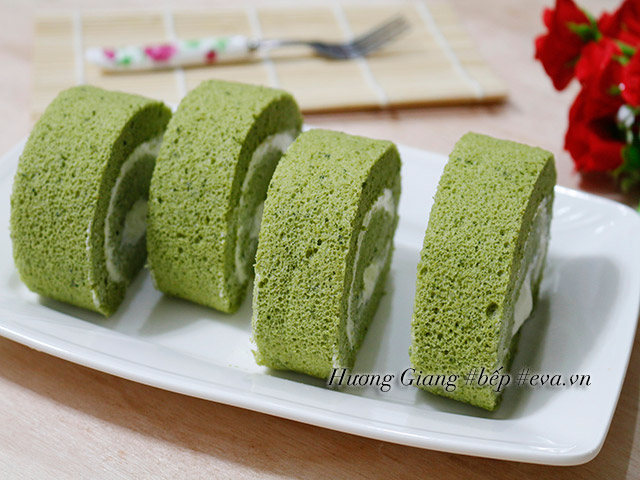 Cách làm bánh bông lan trà xanh cuộn kem tươi ngon