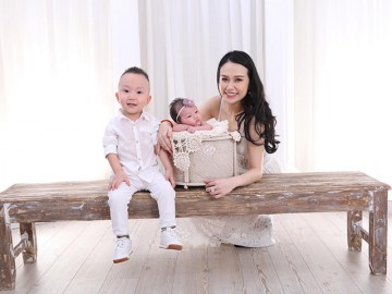 Lộ ảnh cận mặt con gái mới 1 tháng tuổi của Tuấn Hưng và vợ hotgirl