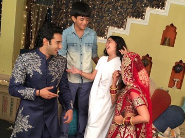 Ngắm hình ảnh hậu trường siêu đáng yêu của dàn sao phim “Góa phụ nhí”