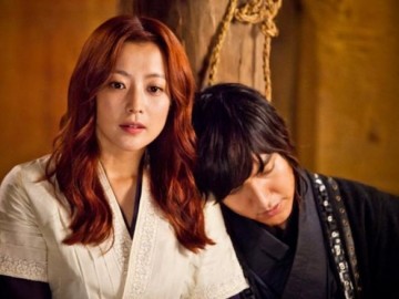 Có hay không tình yêu ở các cặp đôi vợ già chồng trẻ: Yêu người phụ nữ hiểu mình, tại sao không?