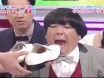 Video: Người chơi há mồm kinh ngạc vì không phân biệt nổi đâu là giày, đâu là socola