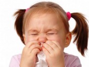Sức khỏe - Trẻ bị chảy máu cam, cách bố mẹ vẫn làm thế này sẽ càng làm hại con