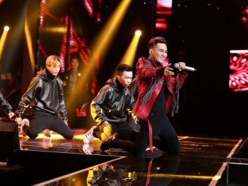 The Voice 2017: Giám khảo đổ rạp trước màn nháy mắt đưa tình của chàng trai 20 tuổi