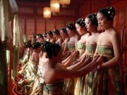 Eva tám - Vị hoàng đế nổi tiếng sử sách, được lên ngôi nhờ vào 10 trinh nữ