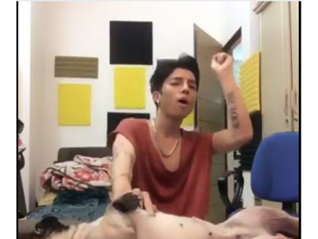 Màn DJ quỷ khóc thần sầu và "nạn nhân" là chú chó xấu số