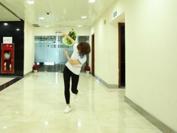 Clip chứng minh: Vẩy rau, bổ dứa, tưởng chuyện nhỏ mà khối người chịu thua