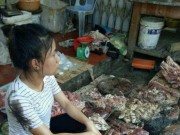 Tin tức - Người phụ nữ bị hắt dầu luyn tại Hải Phòng chính thức chuyển sang bán thịt lợn