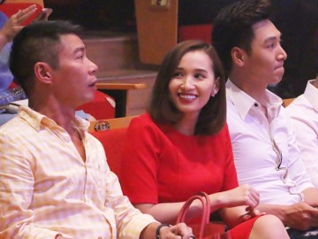 Cặp đôi hụt của "Zippo, mù tạt" Lã Thanh Huyền, Mạnh Trường cùng nhau đi xem kịch