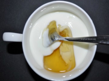 Chỉ 1 hũ sữa chua bạn đã có ngay nguyên liệu làm đẹp toàn năng cho da