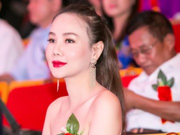 Khoe chân dài, eo thon, Dương Yến Ngọc tiếp tục lảng tránh khi bị hỏi chuyện tình yêu