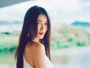Những chiếc váy maxi đẹp thẫn thờ của Á hậu Lệ Hằng