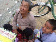 Clip Eva - [Video] Tiếng khóc xé lòng của hai bà cháu bán vé số dạo bị cướp giữa đường