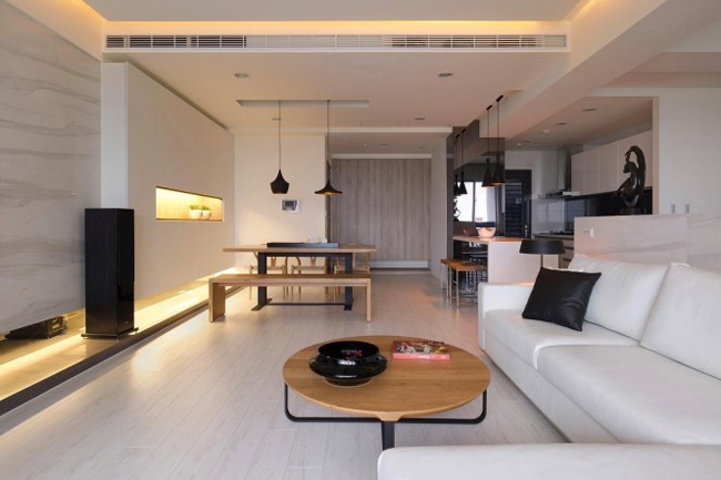 Sàn gỗ trắng góp phần thêm sự sang trọng, kiêu sa cho căn hộ tuyệt vời.