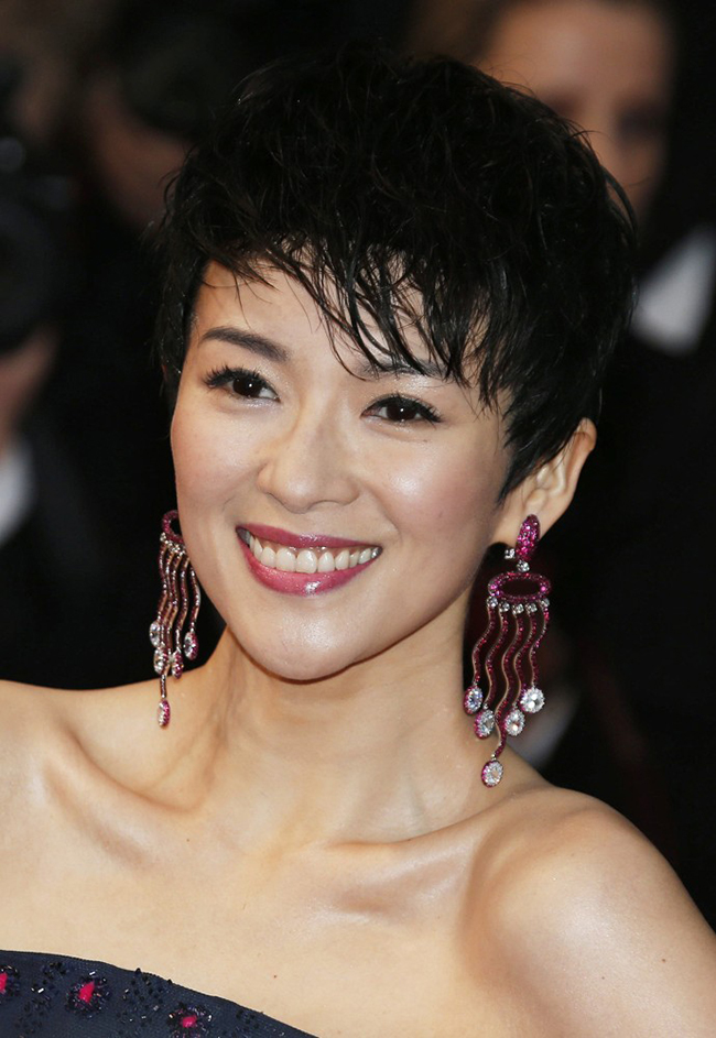 Kiểu tóc tém lạ lùng và táo bạo của Chương Tử Di tại Cannes 2013.
