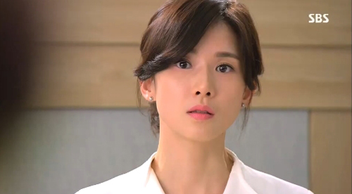 Quý cô công sở xinh đẹp với tóc vấn - 3