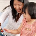 Làm mẹ - 5 câu nói tưởng khen hóa hại con
