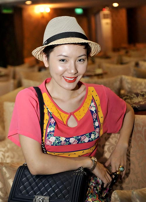 Phương Linh quot;xua tanquot; lạnh lùng - 1