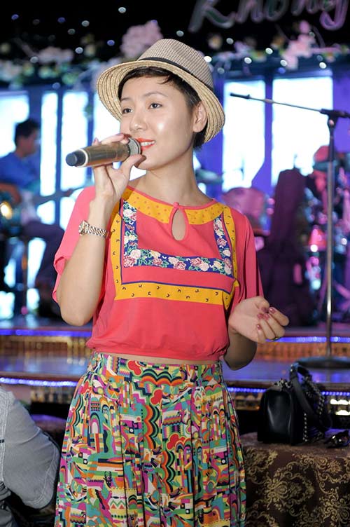 Phương Linh quot;xua tanquot; lạnh lùng - 4