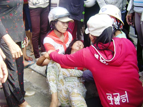 Thông tin thêm về vụ cụ bà tự thiêu trước tòa - 1