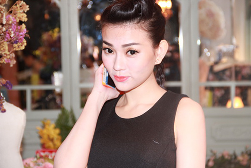 Lý Nhã Kỳ #039;lấn lướt#039; Mai Phương Thúy - 11