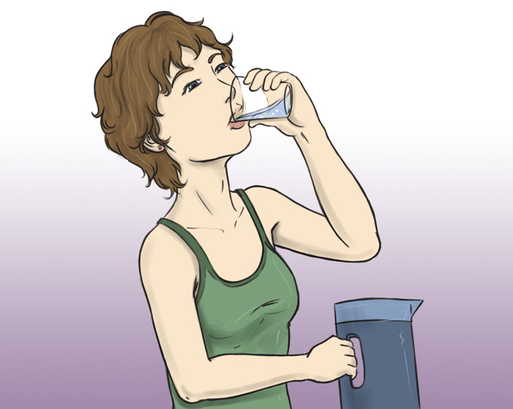 Uống nhiều nước: Khi bị ho, đau họng, chị em hãy đảm bảo luôn giữ đủ nước cho cơ thể.
