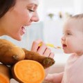 Làm mẹ - "Lợi đủ đường" cho bé ăn khoai lang