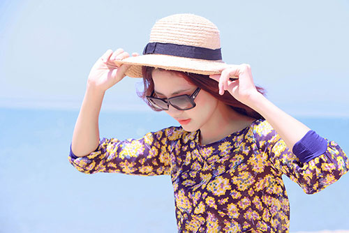 HH Trần Thị Quỳnh trẻ trung trước biển - 2