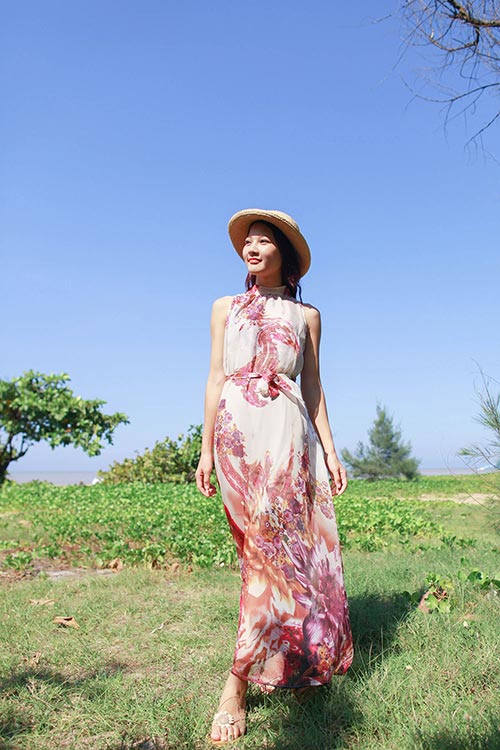 HH Trần Thị Quỳnh trẻ trung trước biển - 8