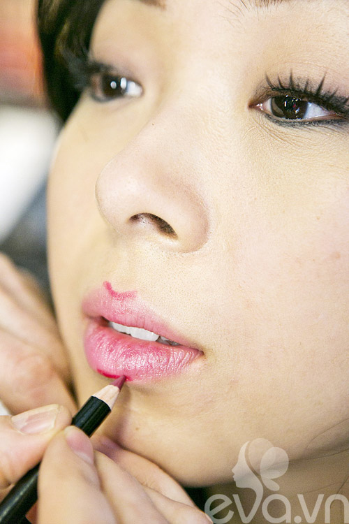 Cách tô son neon cực quot;proquot; - 6