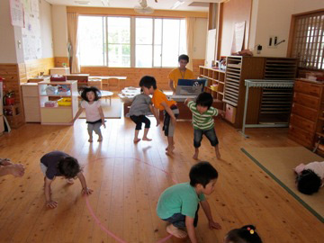 Bí kíp dạy con #039;mát tay#039; của mẹ Nhật - 2