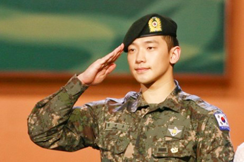 Kim Tae Hee không đến đón bạn trai xuất ngũ - 2