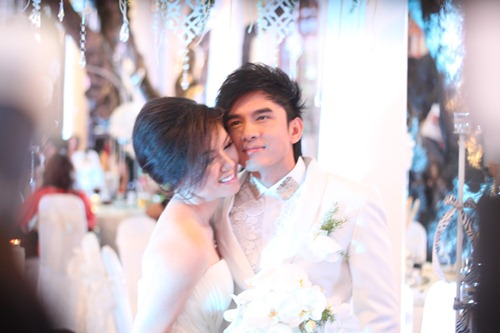 Thủy Tiên rạng rỡ bên chú rể Đan Trường - 1