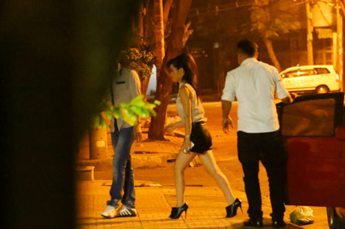 Vợ chồng Đan Trường mệt mỏi sau tiệc cưới - 15