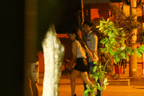 Vợ chồng Đan Trường mệt mỏi sau tiệc cưới - 17